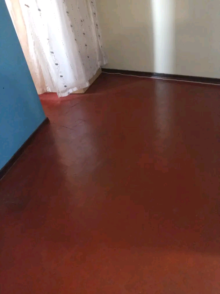 door space available right now,r1200 including electricity and free wifi, 22 hadfield road...