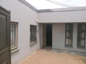 5 rooms family house 🏠 for sale at tembisa ma15 next to score taxi rank main road r350  