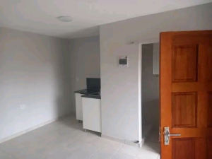 Big bachelor to rent available at ext7 tembisa (not far from the park) newly built

-til 