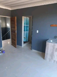 R2500 ensuite in (kopanong)
deposit r1250 payable in 2 monthly installments 
child frien 