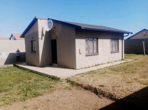 Soweto
area : ext 2 (next to usave)
 
stand alone house 
2 bedrooms 1 fitted 
full ba 